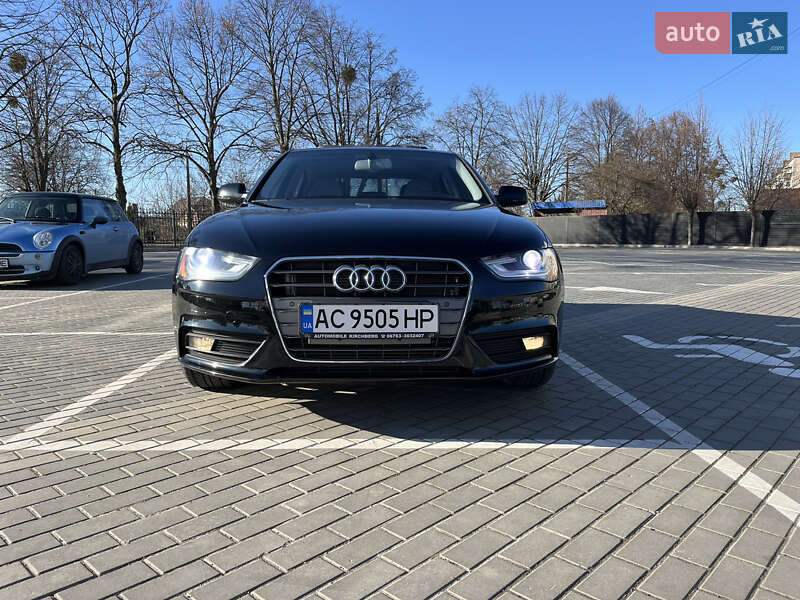 Седан Audi A4 2012 в Луцке