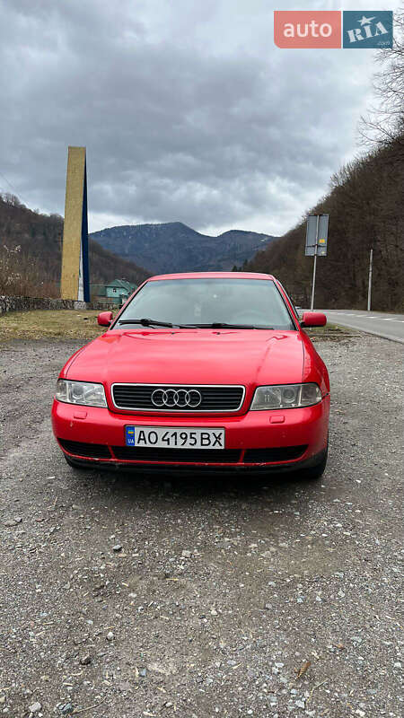 Седан Audi A4 1996 в Рахове
