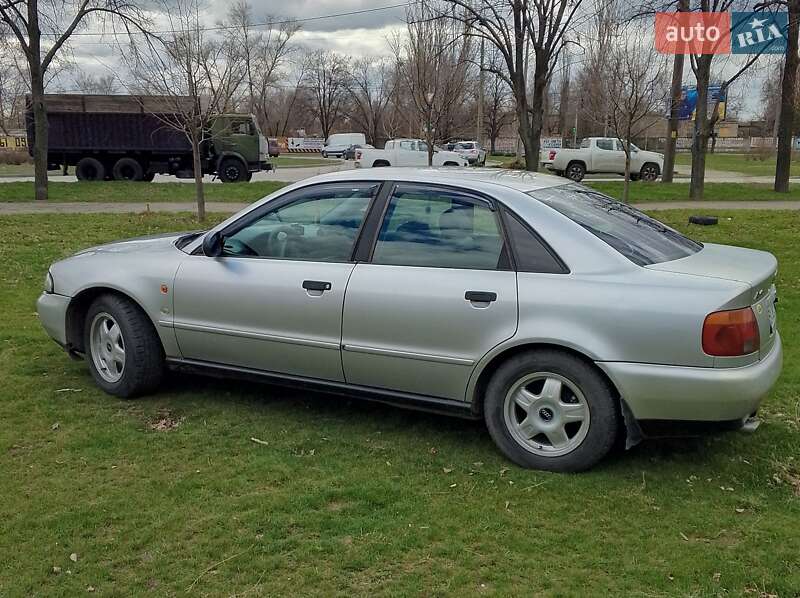Седан Audi A4 1995 в 