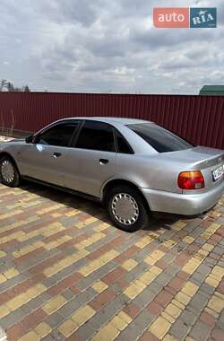Седан Audi A4 1995 в 