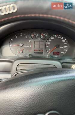 Седан Audi A4 1995 в 