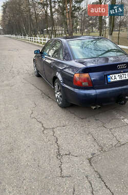Седан Audi A4 1995 в 