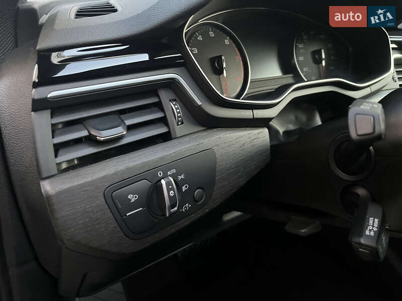 Седан Audi A4 2023 в Львові