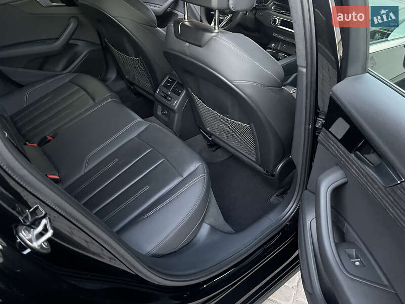 Седан Audi A4 2023 в Львові