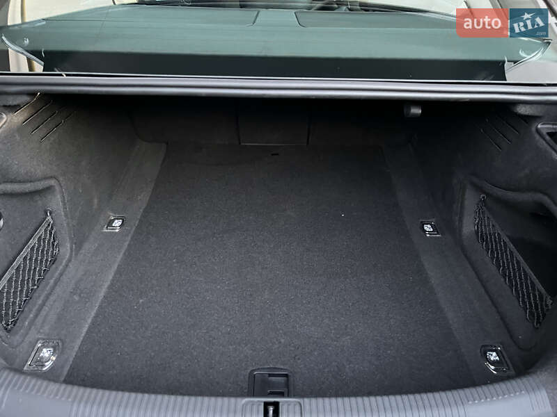 Седан Audi A4 2023 в Львові