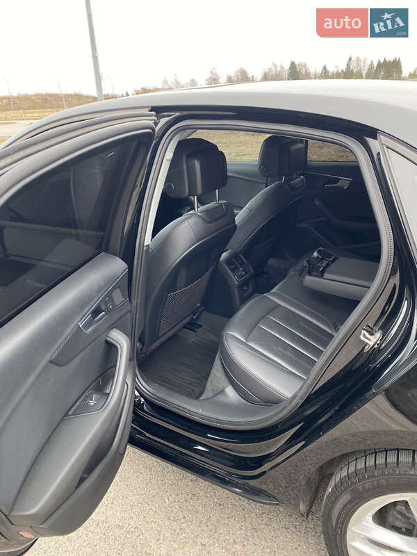 Седан Audi A4 2016 в Львове