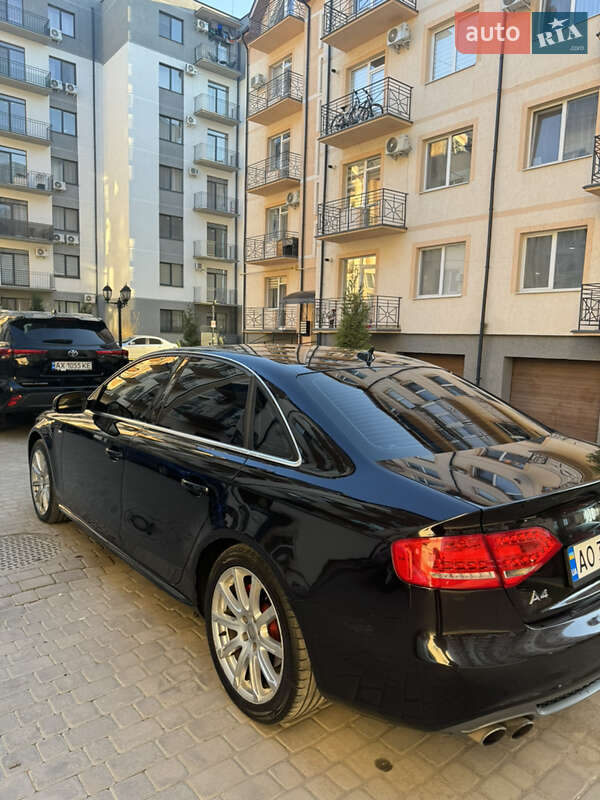 Седан Audi A4 2012 в Ужгороде