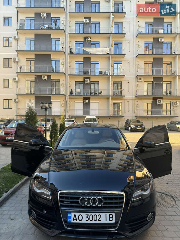 Седан Audi A4 2012 в Ужгороде