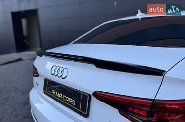 Седан Audi A4 2015 в 