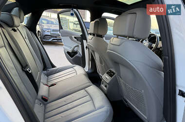 Седан Audi A4 2022 в 