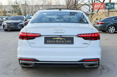 Седан Audi A4 2022 в 
