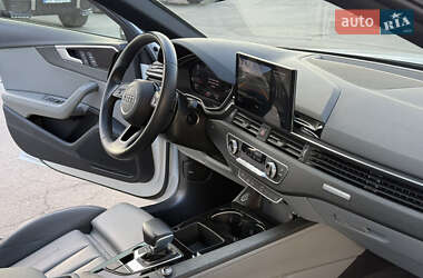 Седан Audi A4 2022 в 