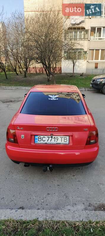 Седан Audi A4 1995 в Львове