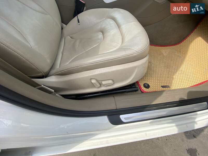 Седан Audi A4 2010 в Днепре