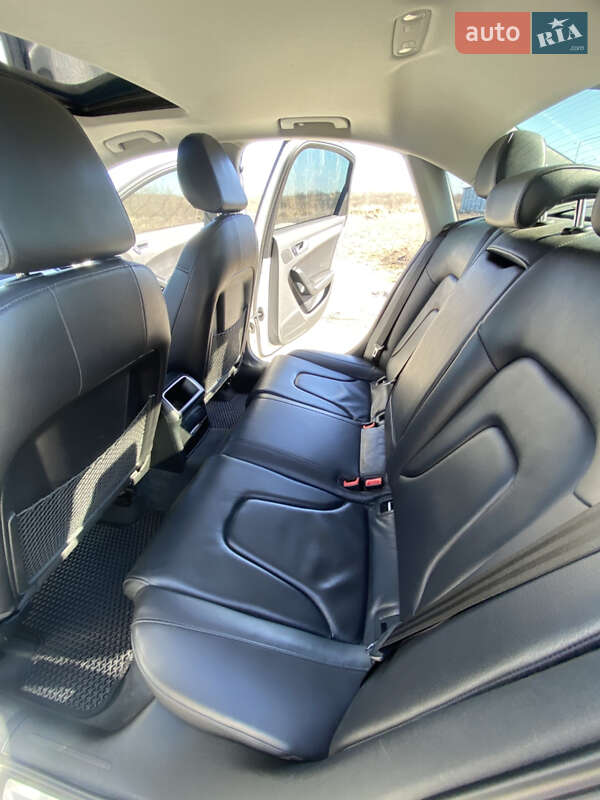 Седан Audi A4 2013 в Львове