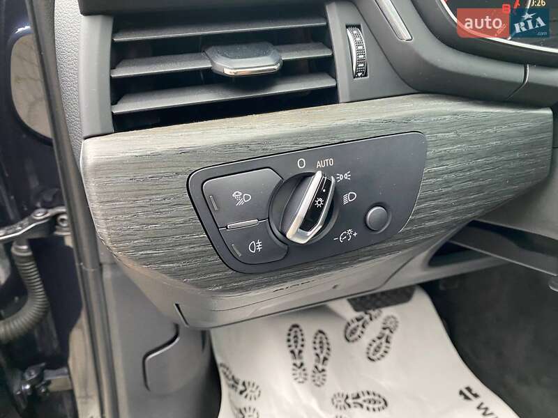 Седан Audi A4 2016 в Львове