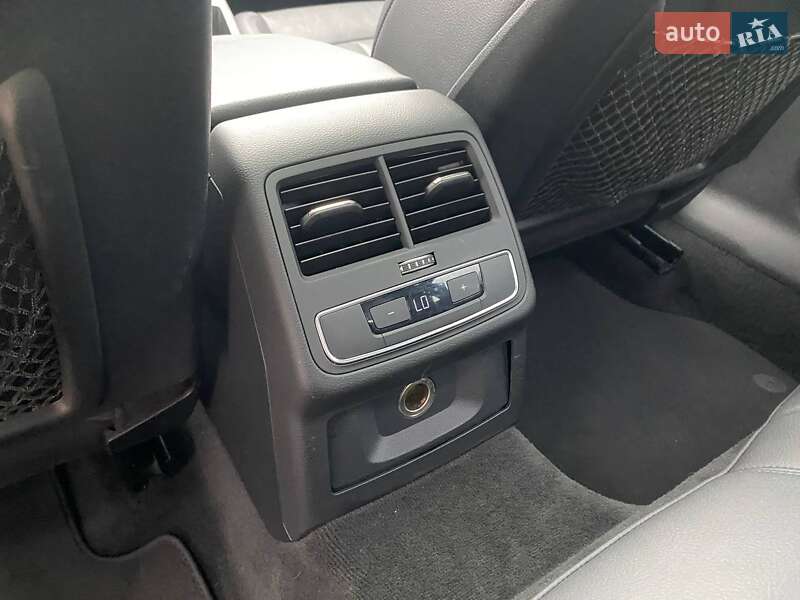 Седан Audi A4 2016 в Львове