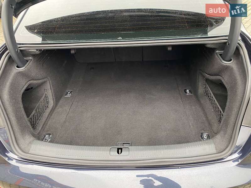 Седан Audi A4 2016 в Львове