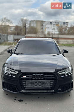 Седан Audi A4 2017 в 