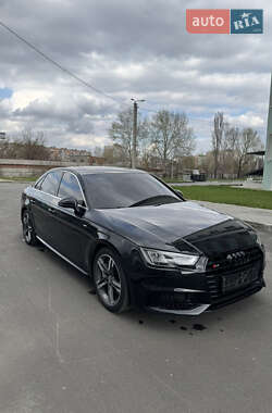Седан Audi A4 2017 в 