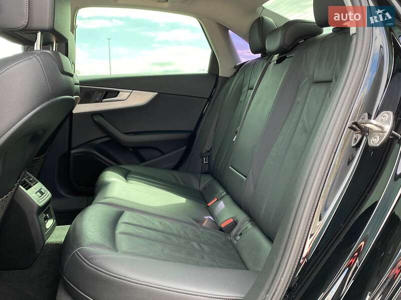Седан Audi A4 2016 в Львове