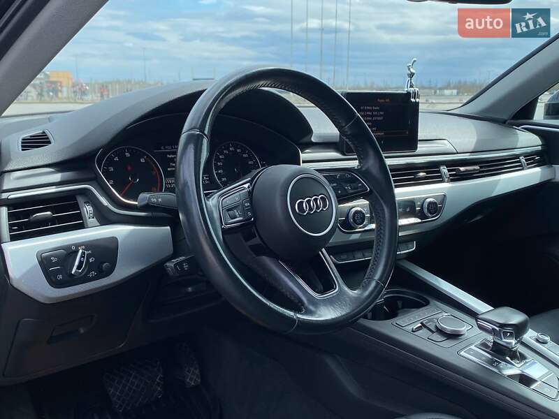Седан Audi A4 2016 в Львове