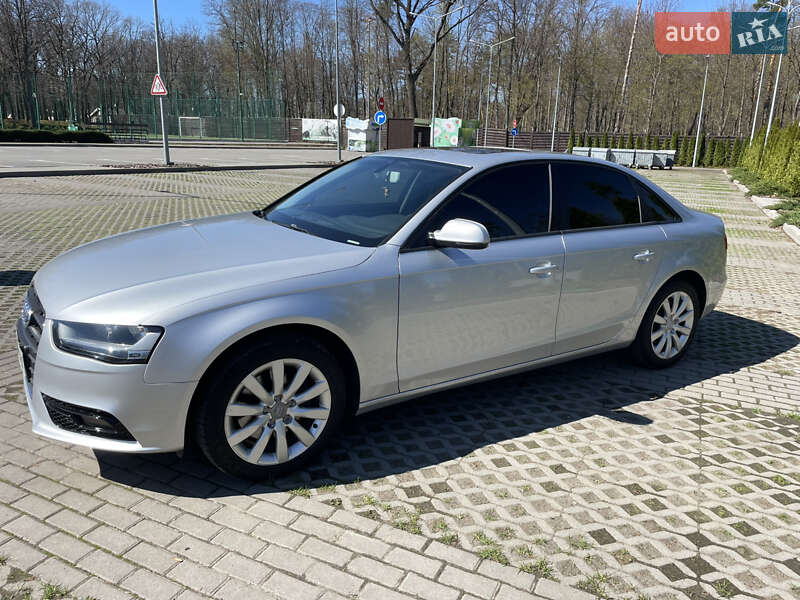 Седан Audi A4 2013 в Харькове