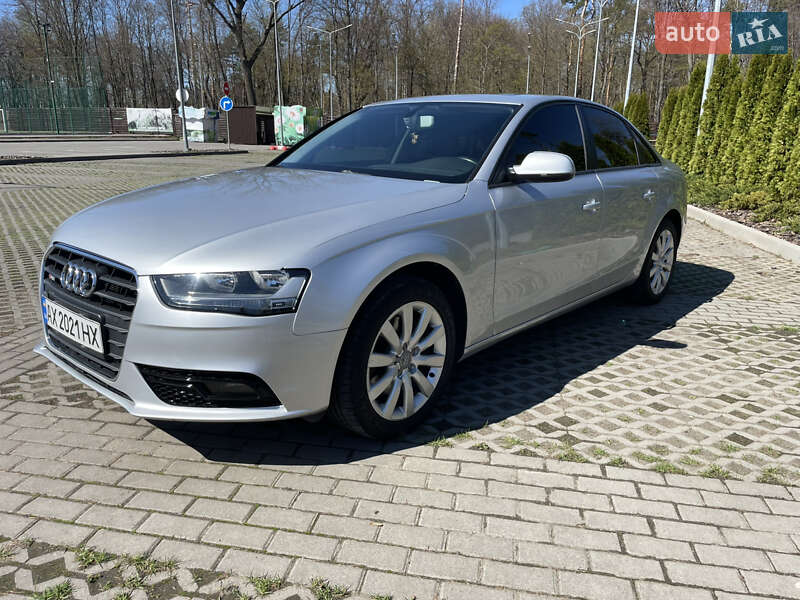 Седан Audi A4 2013 в Харькове