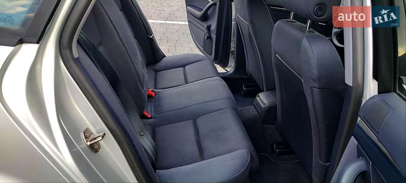 Седан Audi A4 2003 в Самборі