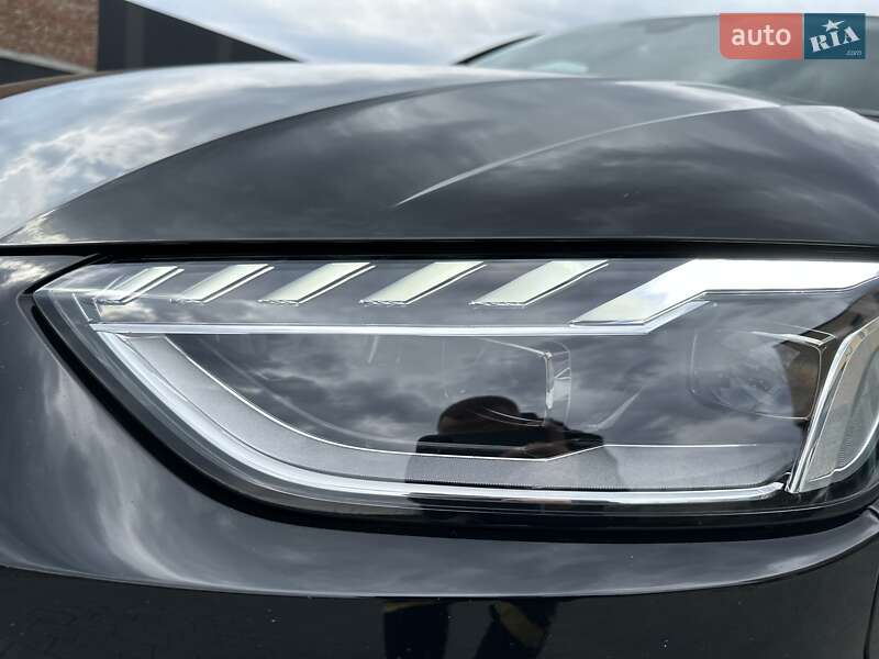 Седан Audi A4 2021 в Хмельницком