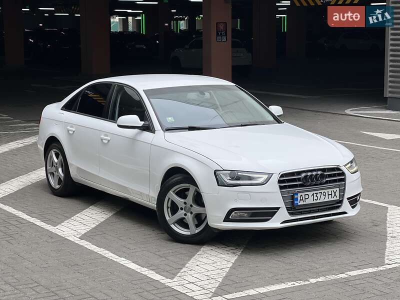Седан Audi A4 2012 в 