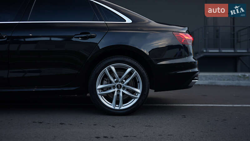Седан Audi A4 2020 в Львові