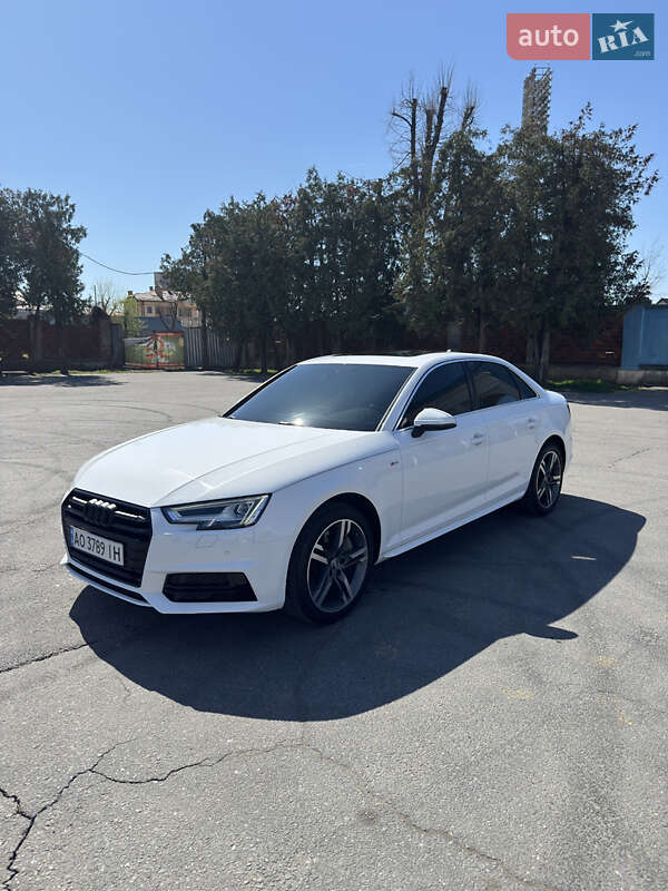 Седан Audi A4 2017 в Ужгороде