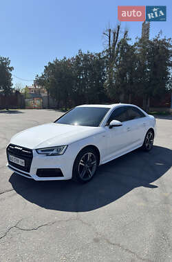 Седан Audi A4 2017 в 