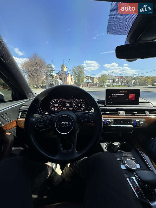 Седан Audi A4 2017 в Ужгороде