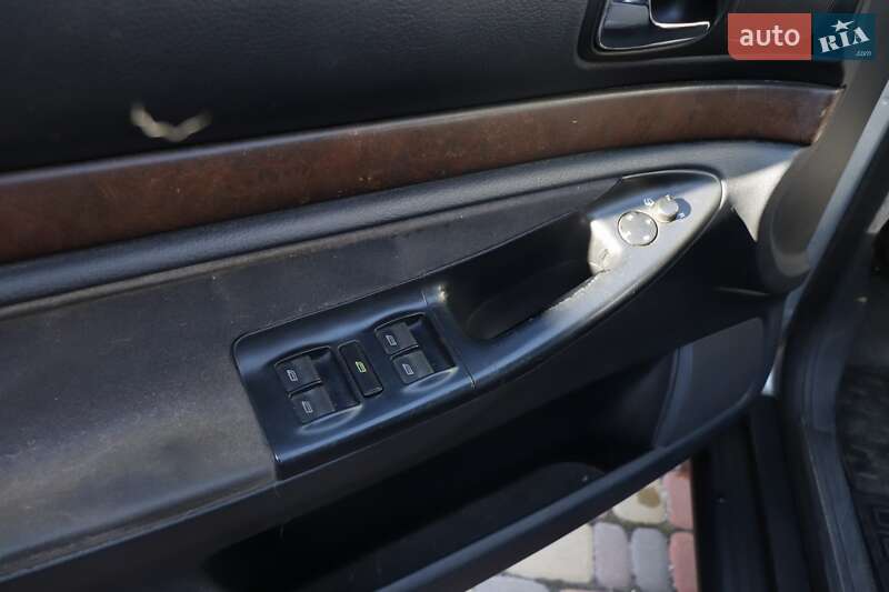 Седан Audi A4 1996 в Обухове