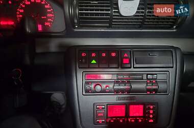 Седан Audi A4 1997 в 