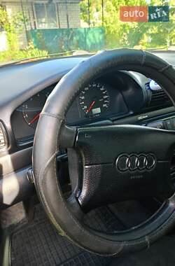 Седан Audi A4 1995 в 