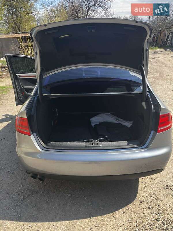 Седан Audi A4 2011 в Светловодске