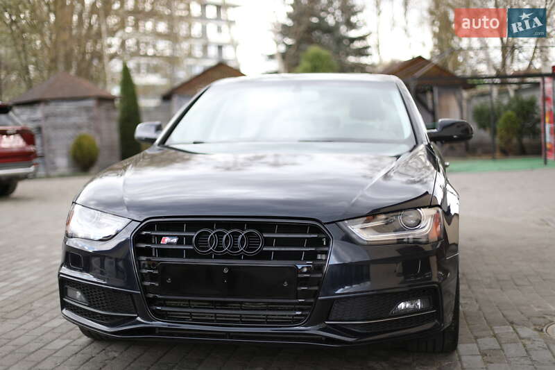 Седан Audi A4 2015 в Львове