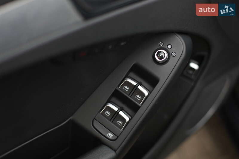 Седан Audi A4 2015 в Львове