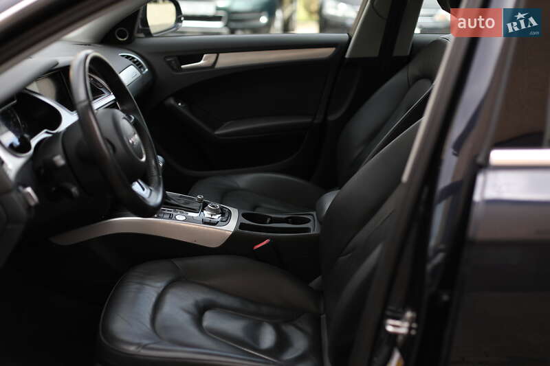 Седан Audi A4 2015 в Львове