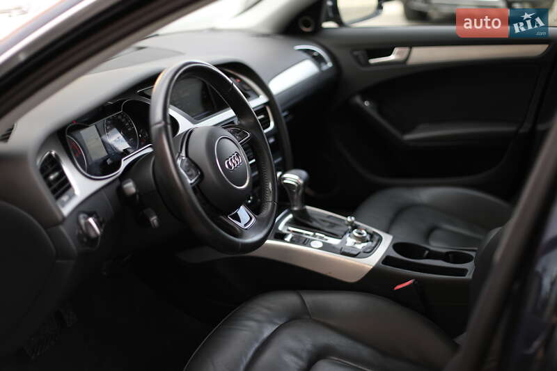 Седан Audi A4 2015 в Львове