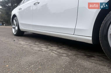 Седан Audi A4 2013 в 