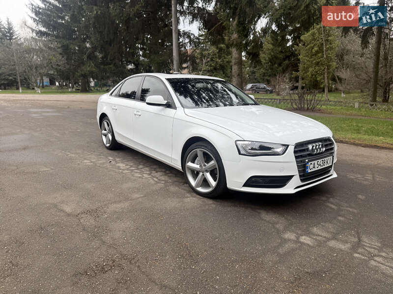 Седан Audi A4 2013 в 