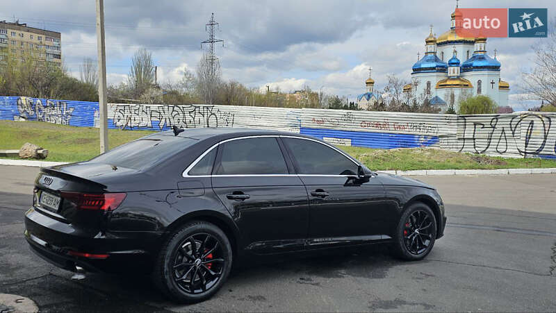 Седан Audi A4 2018 в Кривом Роге