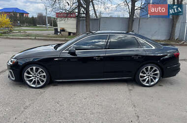 Седан Audi A4 2021 в 