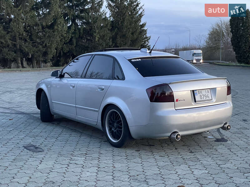 Седан Audi A4 2004 в Дубні