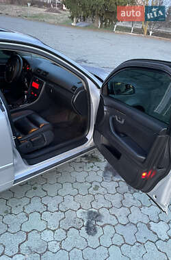 Седан Audi A4 2004 в 
