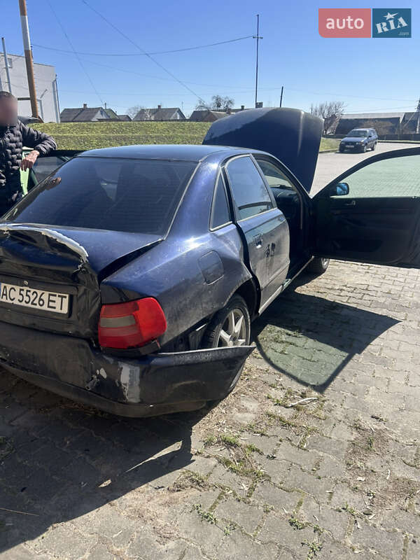 Седан Audi A4 1997 в Володимирі